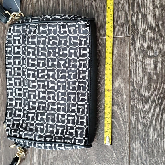 🖤🤍 Brand New Tommy Hilfiger Monogram Black & White Crossbody Purse  Bag - Picture 8 of 16
